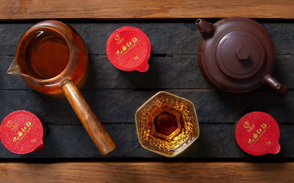 Black Tea with Small Tin